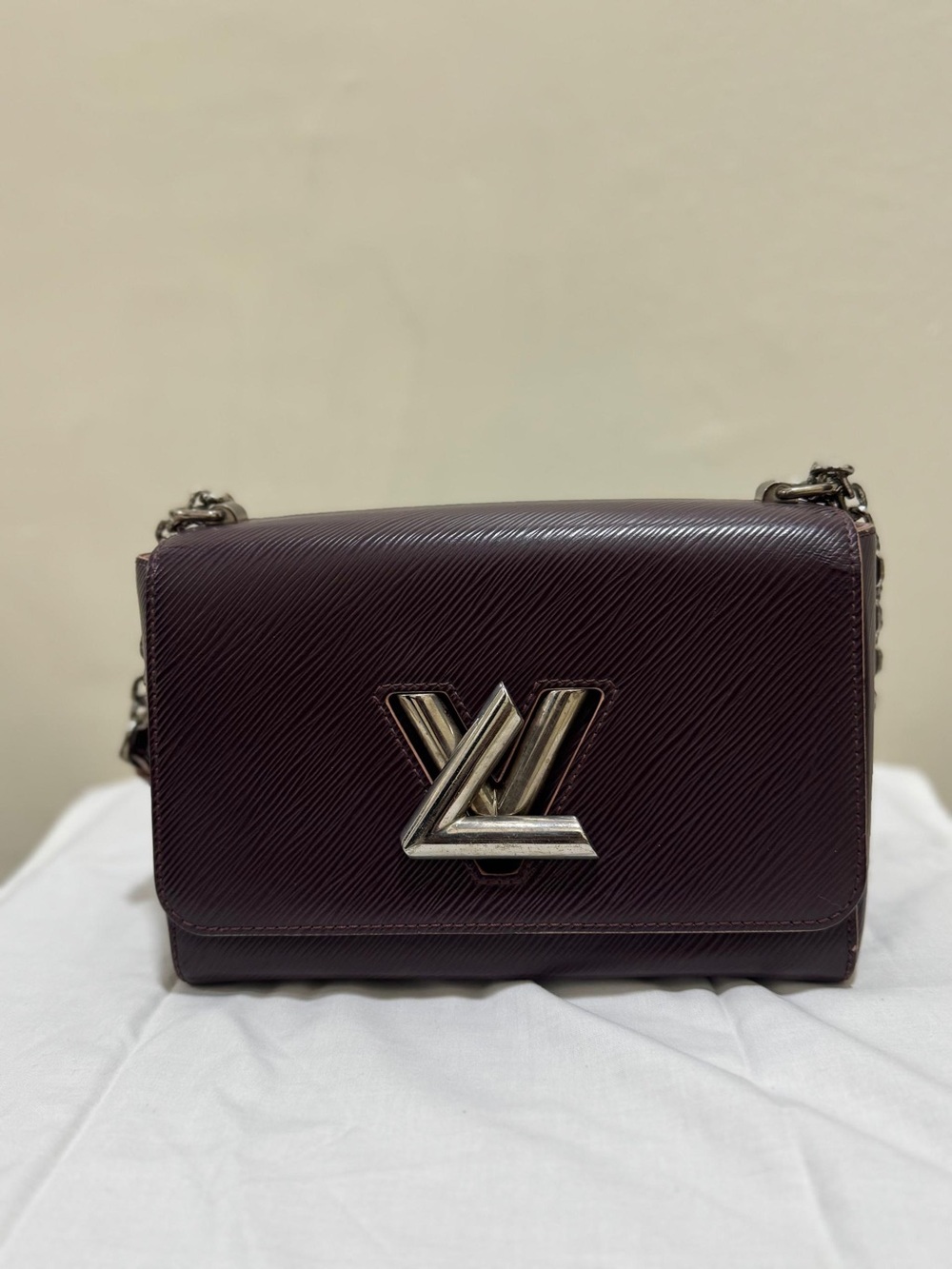 LOUIS VUITTON Ері Twist Shoulder Bag MM Prune Rose Poudre